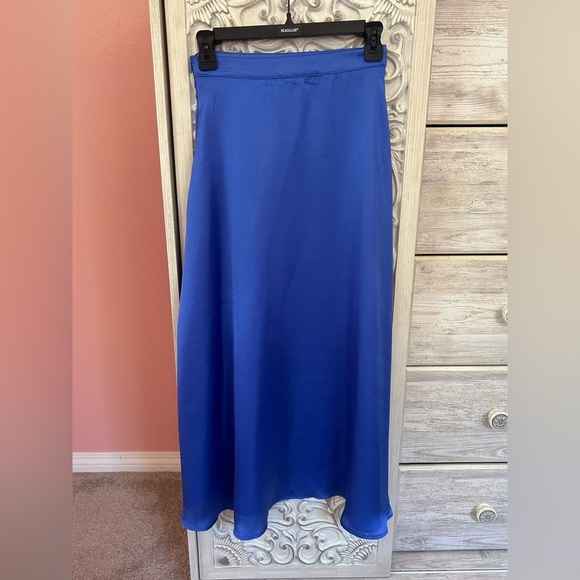 Flynn Skye two piece satin office siren puff sleeve button top & matching skirt - Picture 13 of 15